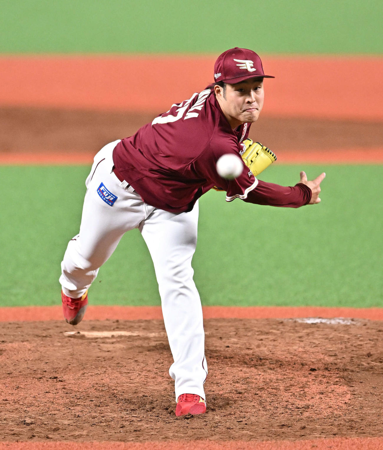 西武対楽天　力投する楽天先発の滝中（撮影・滝沢徹郎）
