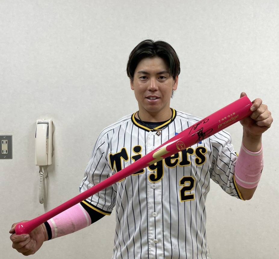 「SSK×赤い羽根　お母さんありがとう!マザーズデー・チャリティーオークション」にサイン入り母の日バットを出品する、阪神梅野