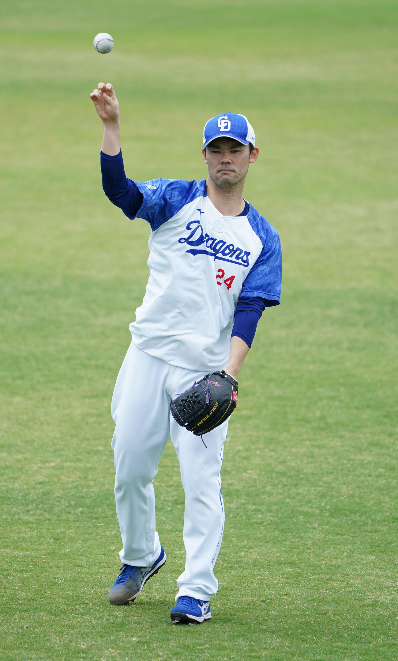 キャッチボールをする福谷（撮影・森本幸一）