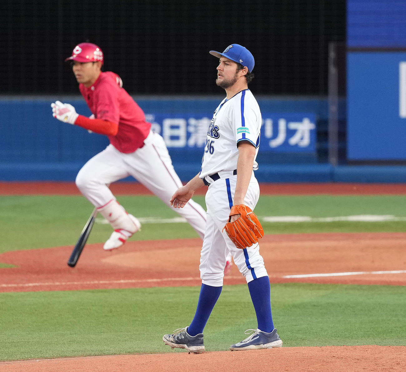 DeNA対広島　1回表広島1死三塁、秋山に先制の右適時二塁打を浴びるトバウアー（撮影・鈴木みどり）