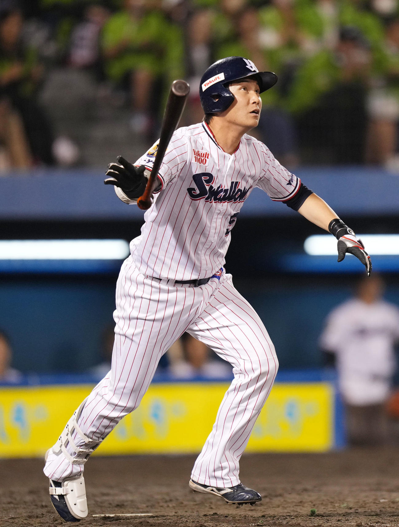 ヤクルト対巨人　5回裏ヤクルト1死一、二塁、右越え3点本塁打を放つ川端（撮影・横山健太）