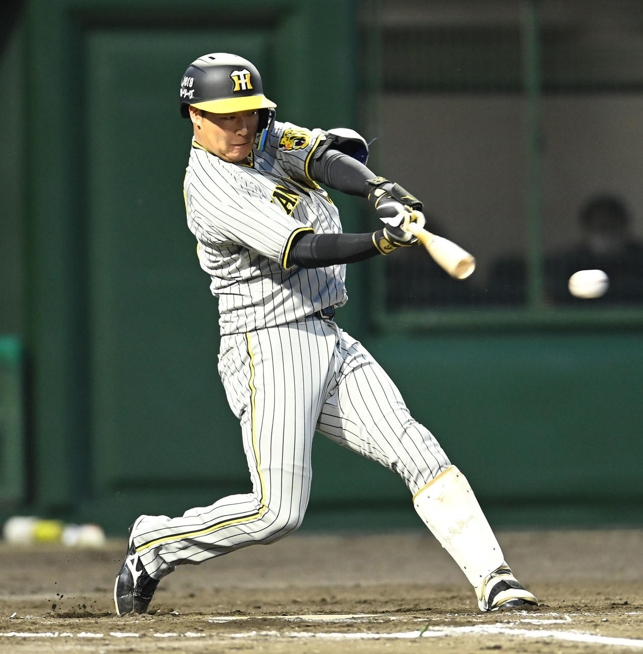 中日対阪神　3回表阪神1死、左前打を放つ大山（撮影・森本幸一）