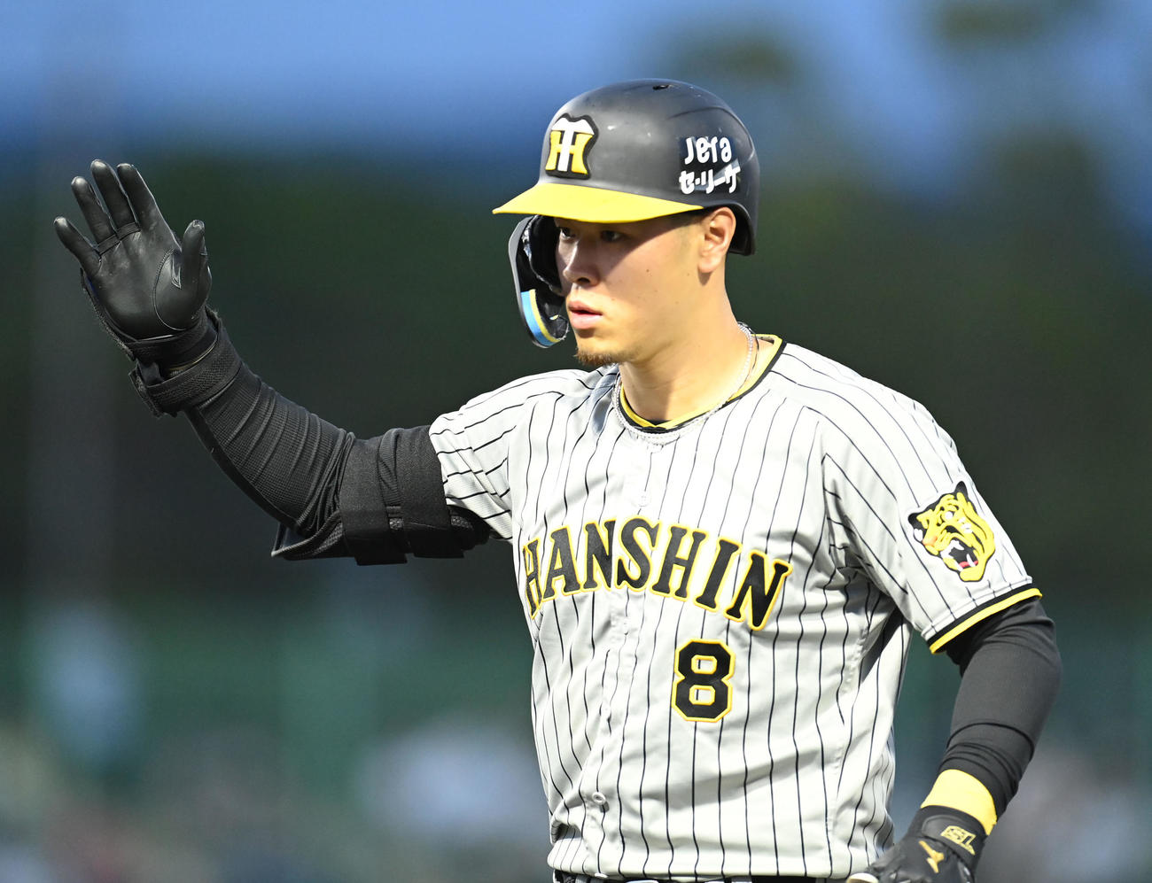 中日対阪神　3回表阪神1死一塁、左前安打を放った佐藤輝（撮影・森本幸一）