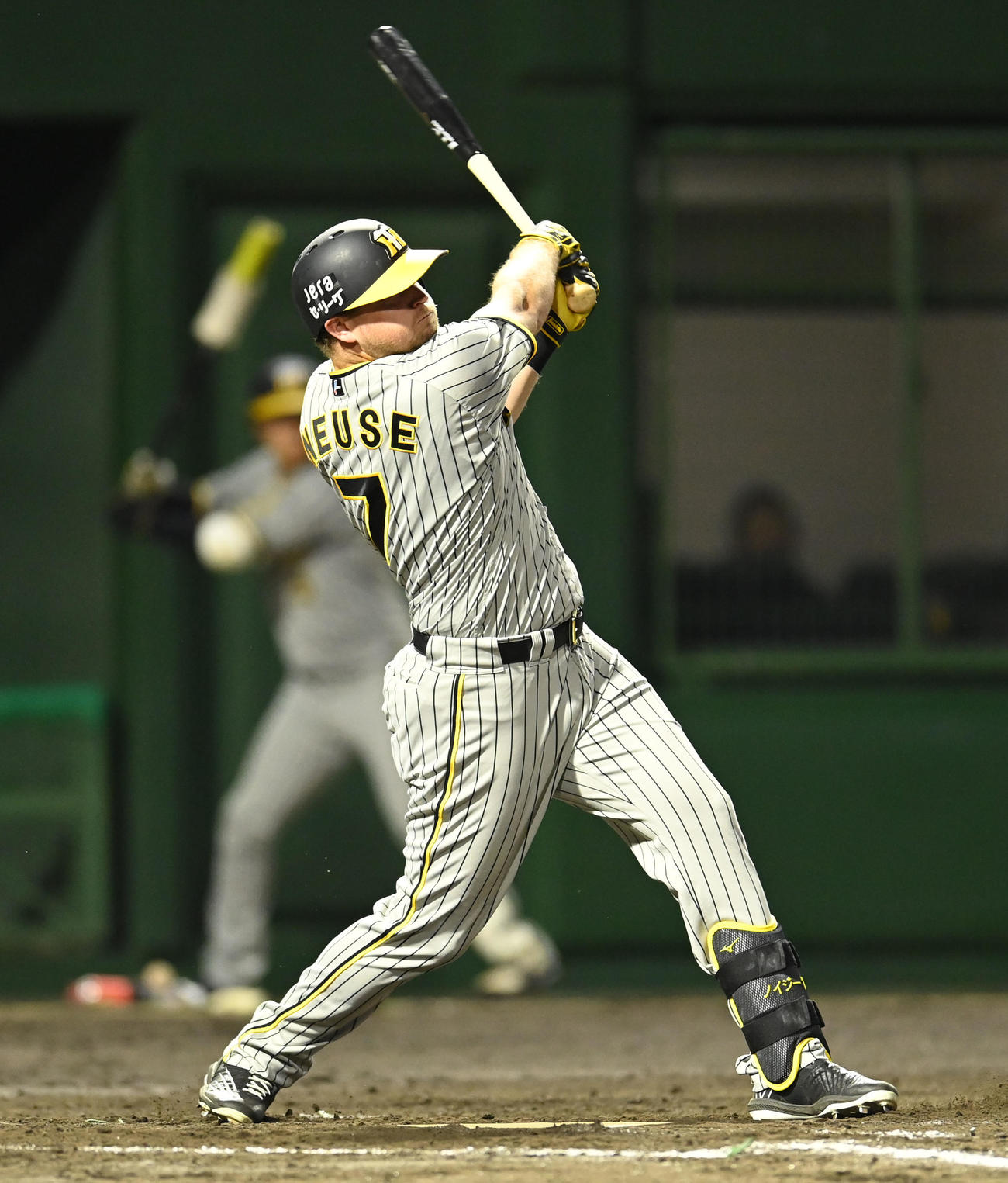 中日対阪神　5回表阪神無死一塁、右前安打を放つノイジー（撮影・森本幸一）