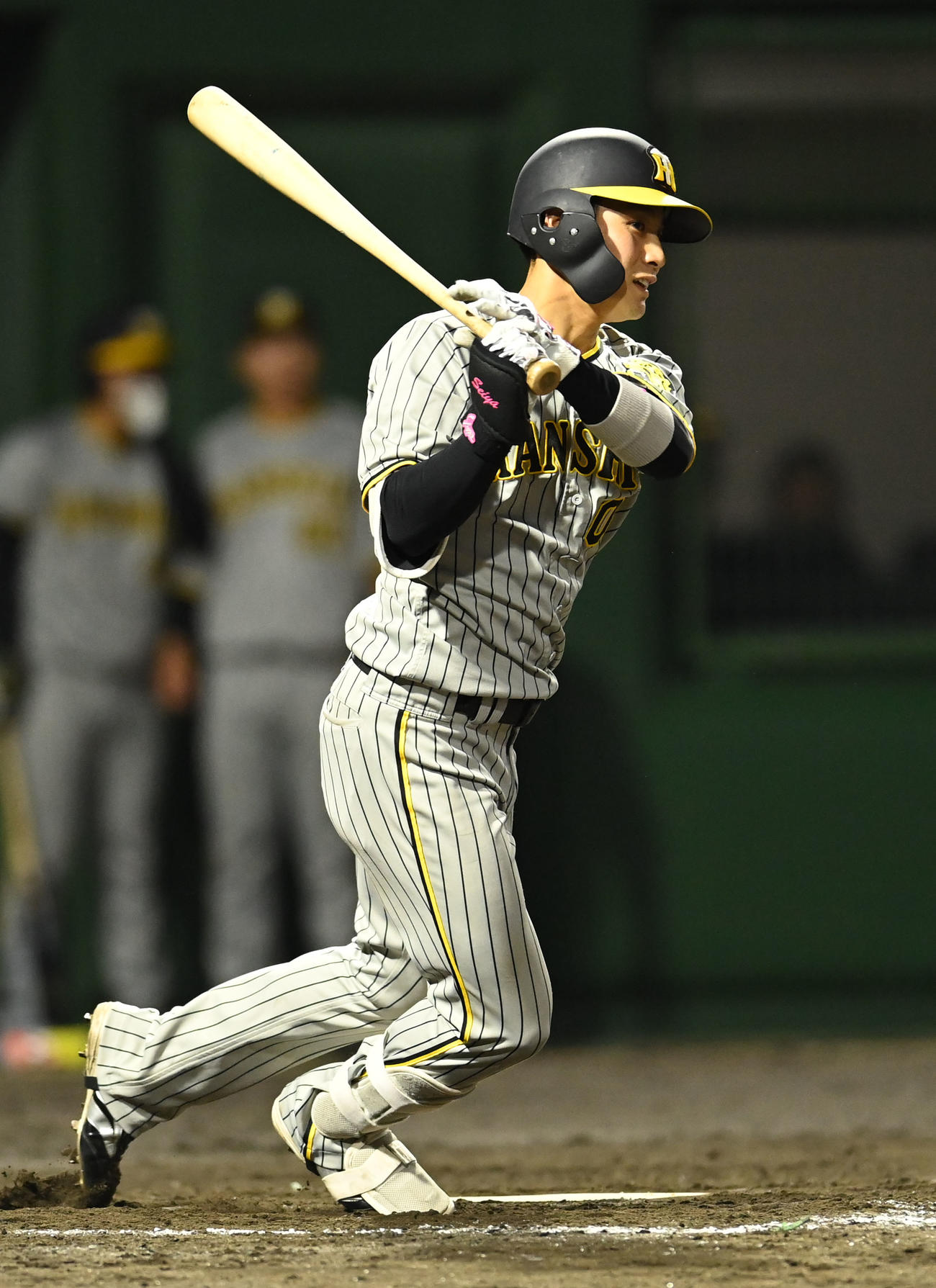 中日対阪神　5回表阪神1死一、三塁、右前適時打を放つ木浪（撮影・森本幸一）