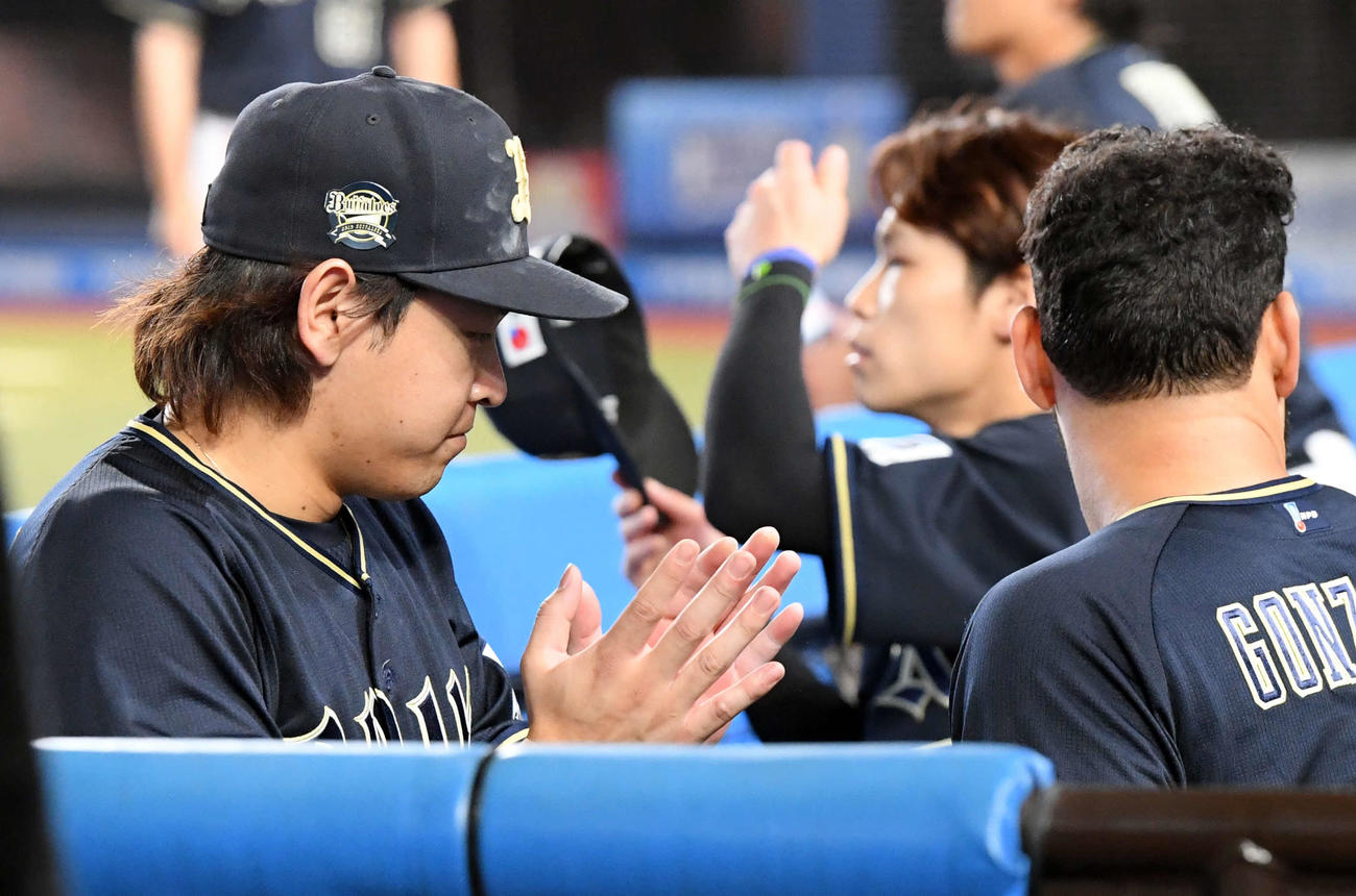 ロッテ対オリックス　勝ち負けつかず、7回を投げ1失点でマウンドを降りたオリックスの先発宮城（撮影・たえ見朱実）