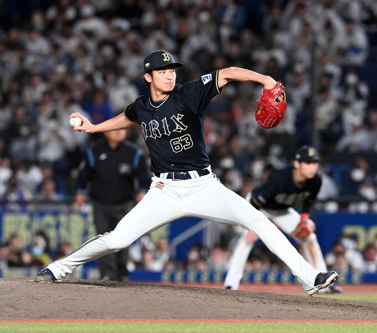 ロッテ対オリックス　10回からマウンドに上がったオリックス山崎颯一郎（撮影・たえ見朱実）