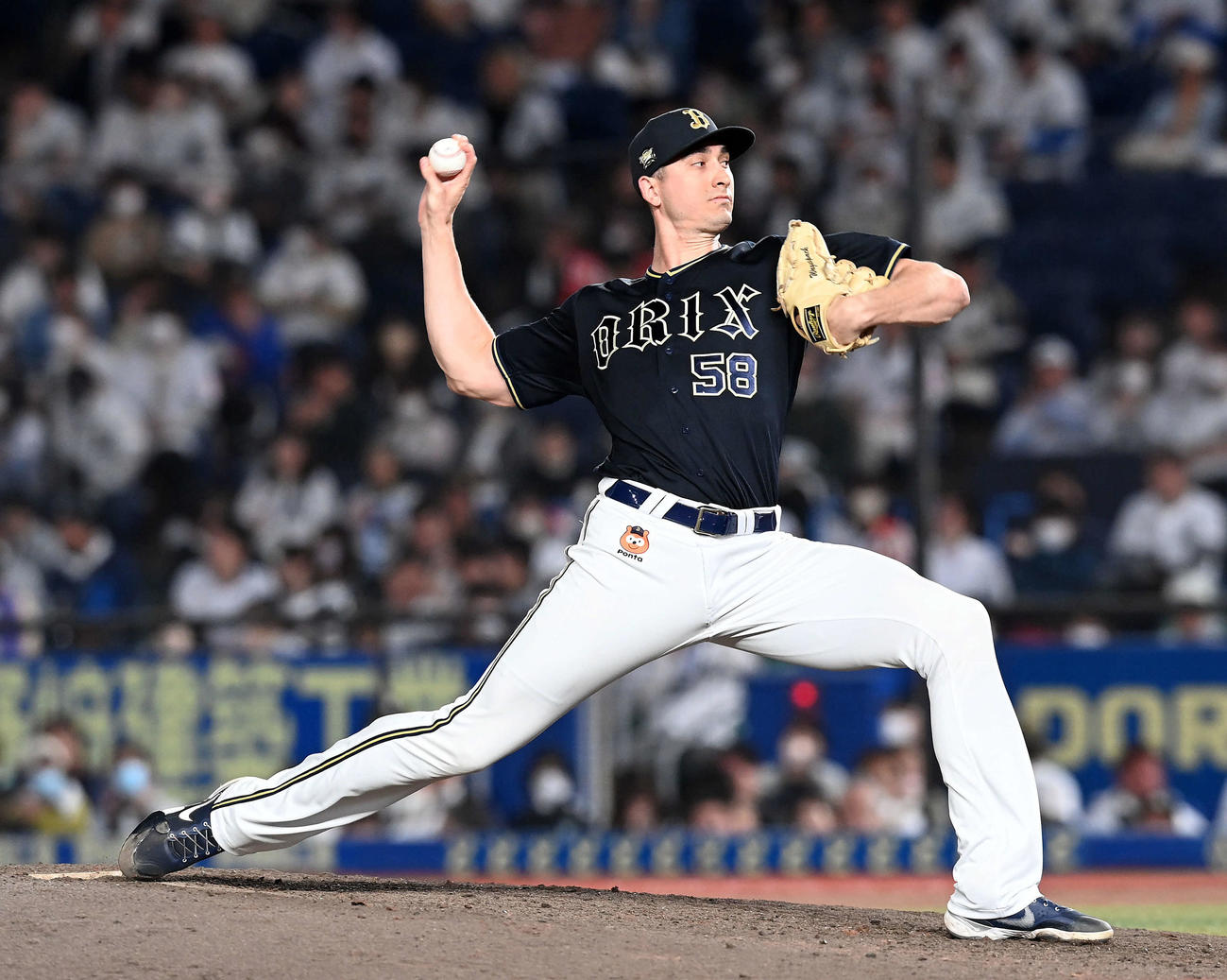 ロッテ対オリックス　12回からマウンドに上がったオリックスのワゲスパック（撮影・たえ見朱実）