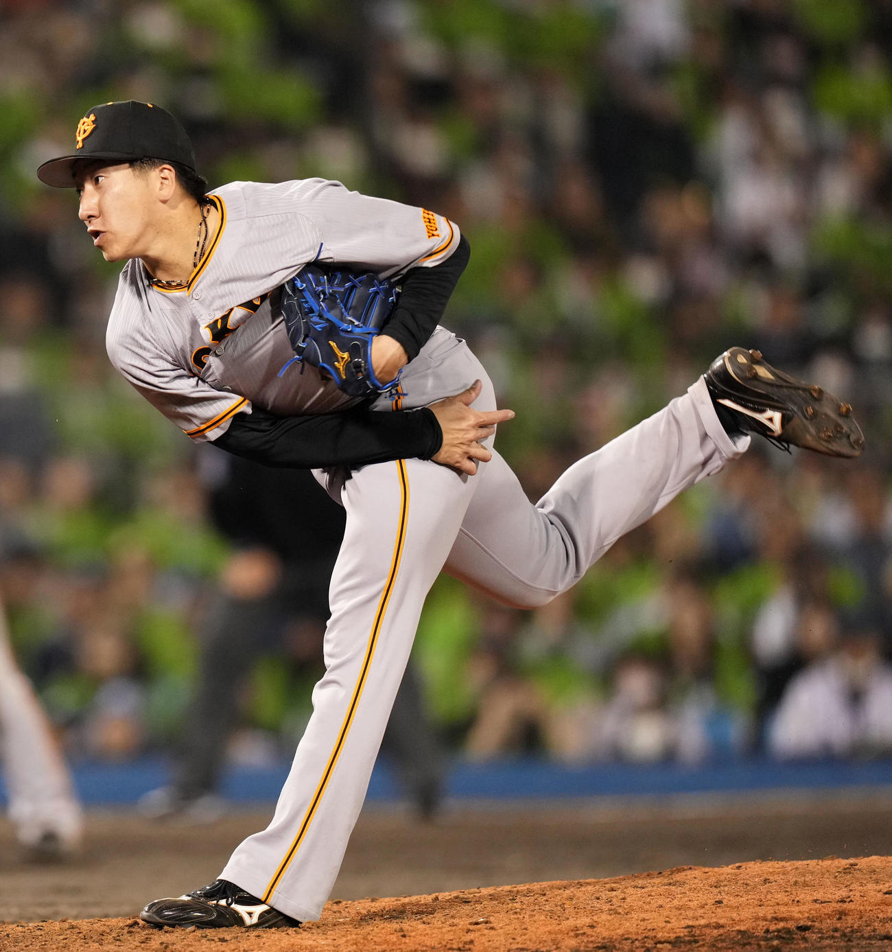 ヤクルト対巨人　9回裏から登板した巨人大勢（撮影・横山健太）