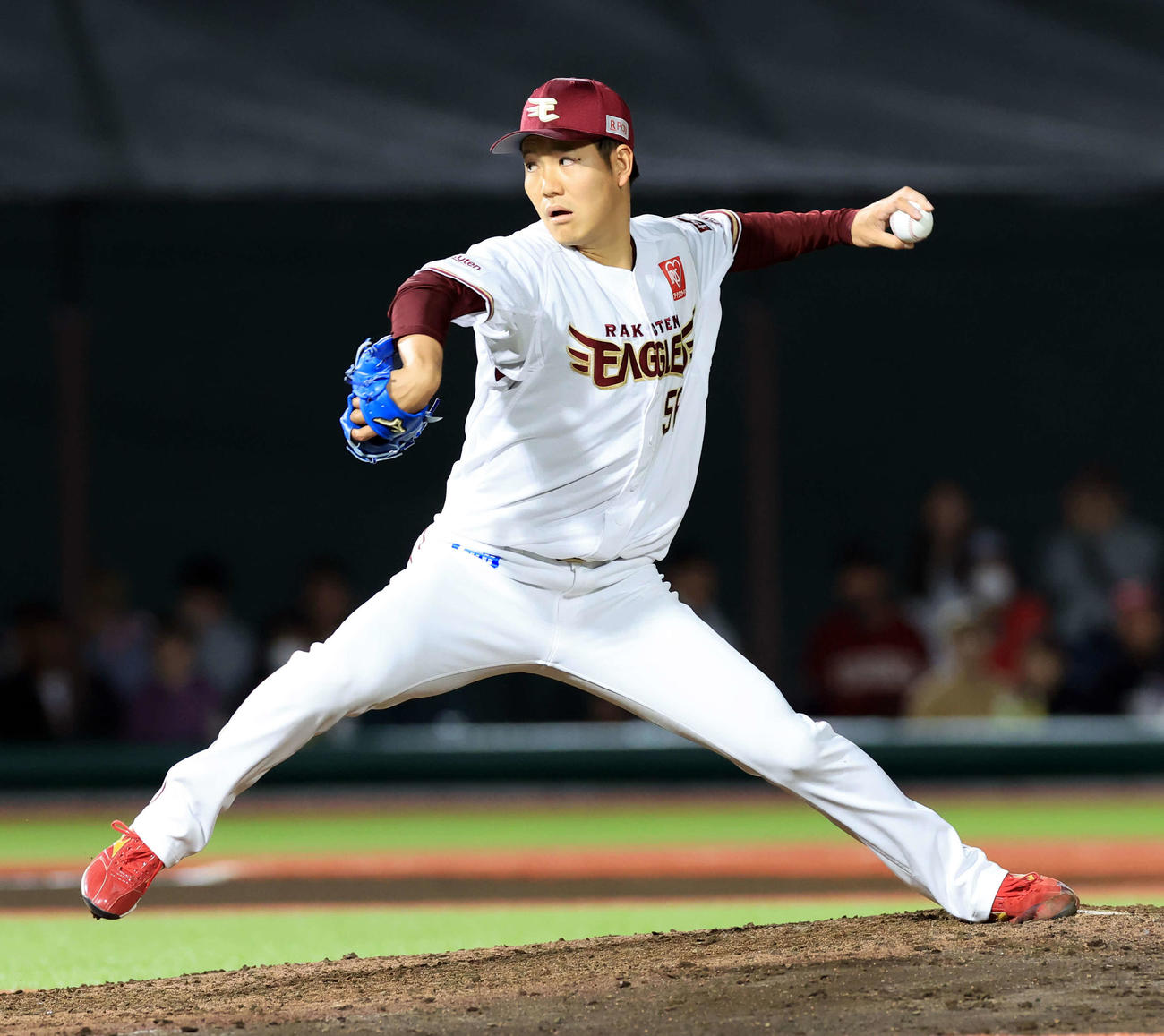 楽天対ソフトバンク　力投する楽天の鈴木翔（撮影・浅見桂子）