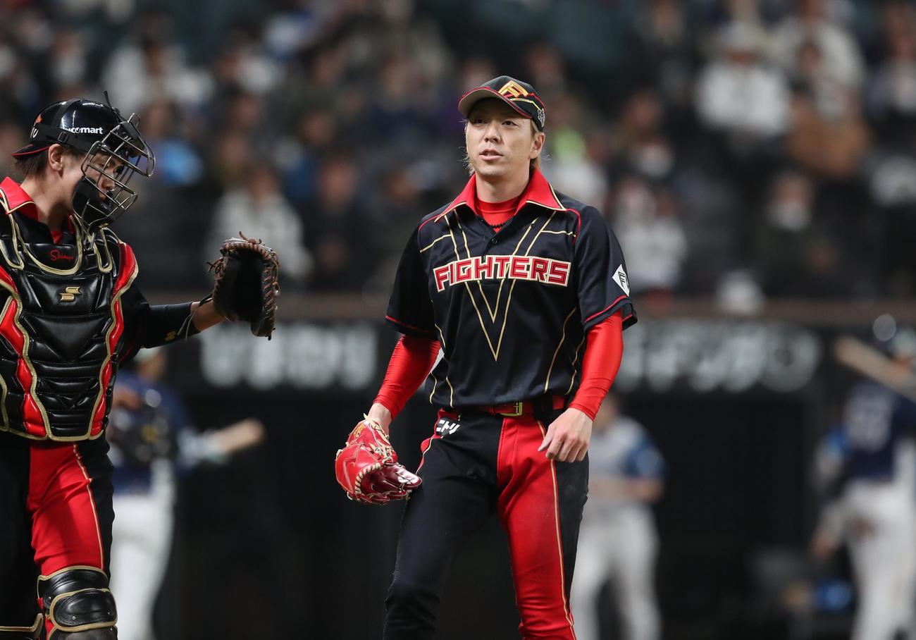 日本ハム対西武　10回表、無失点に抑える宮西（撮影・黒川智章）