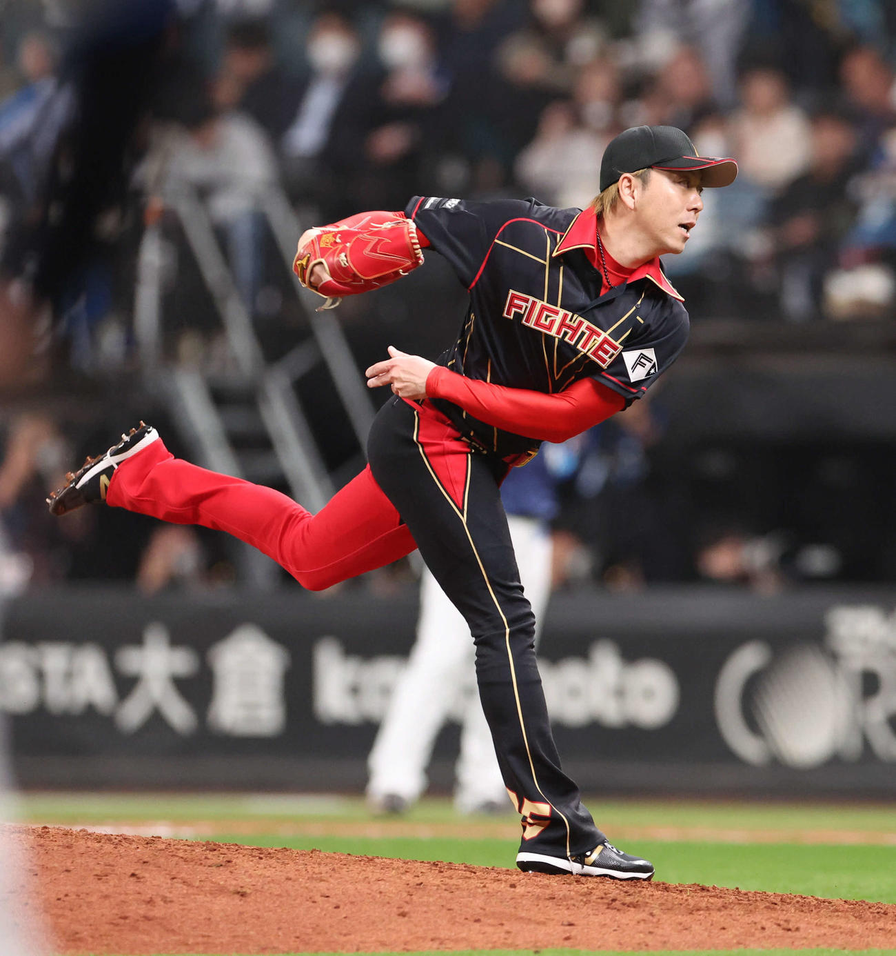 日本ハム対西武　日本ハム7番手の宮西（撮影・佐藤翔太）