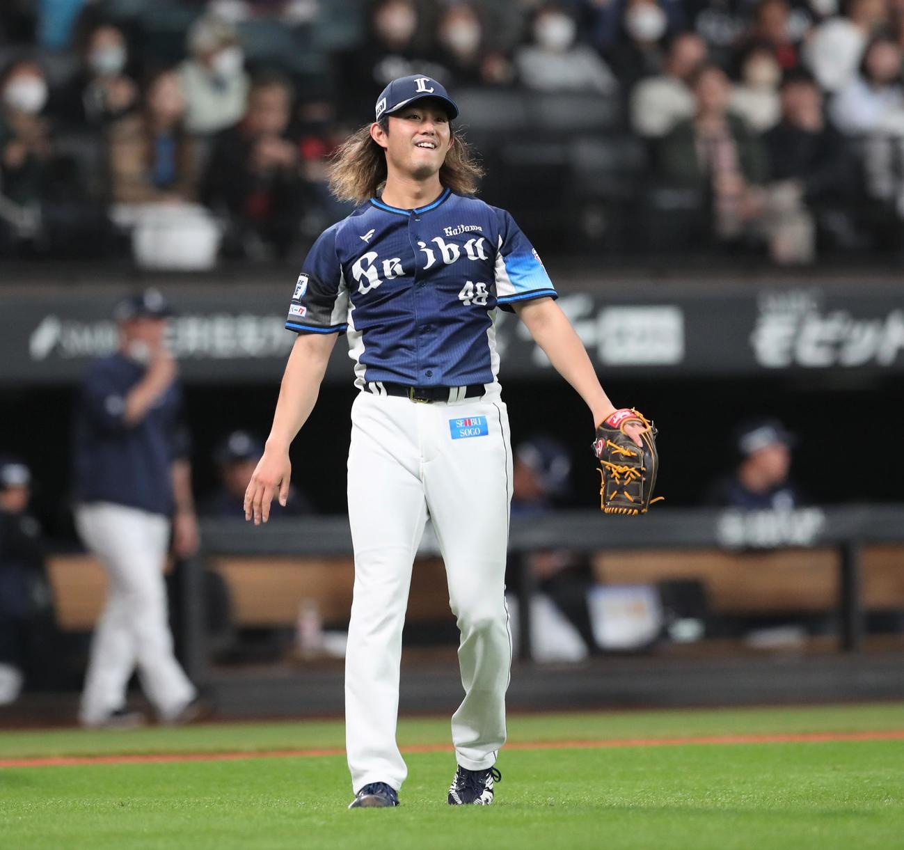 日本ハム対西武　1回裏、無失点に抑え笑顔の今井（撮影・黒川智章）