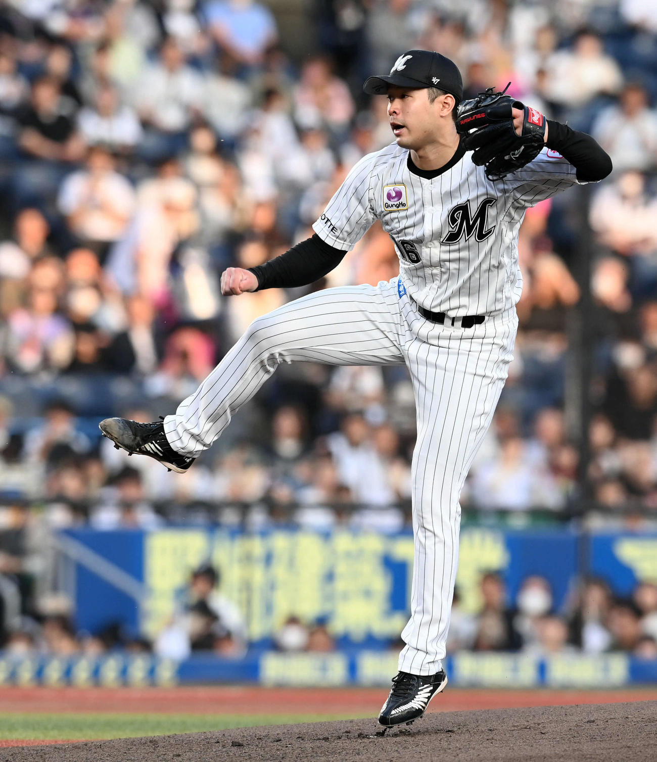ロッテ対オリックス　力投するロッテの先発種市（撮影・たえ見朱実）