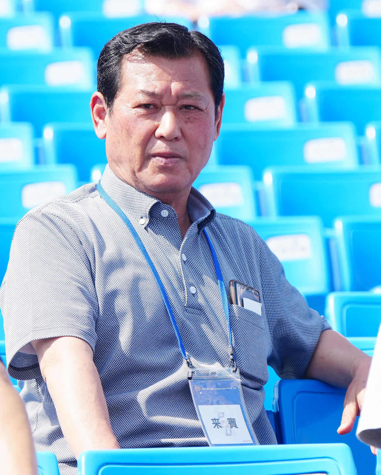 青学大対国学院大　観戦する青学大前監督の河原井氏（撮影・江口和貴）