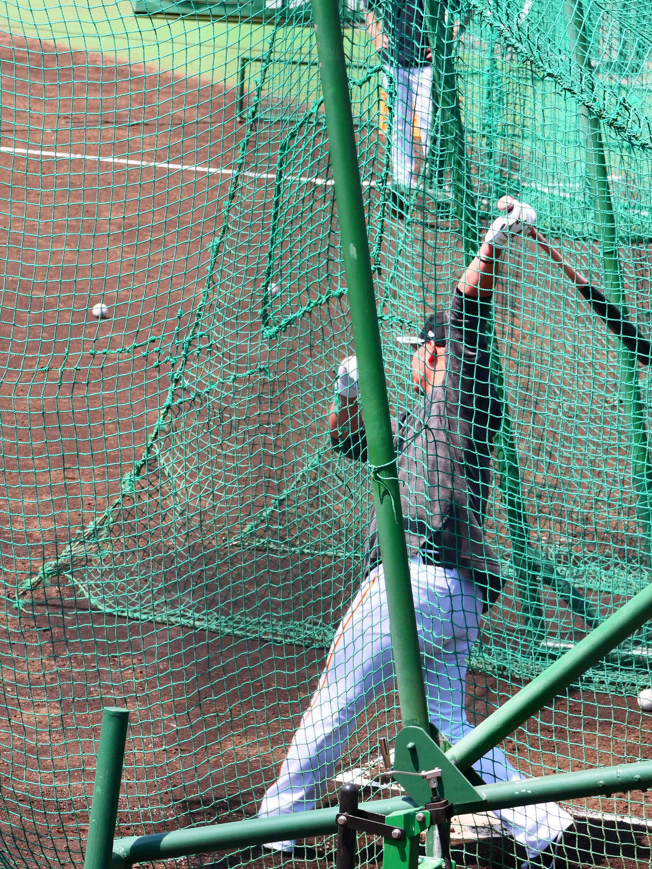 フリー打撃をする巨人中田翔（撮影・上田悠太）