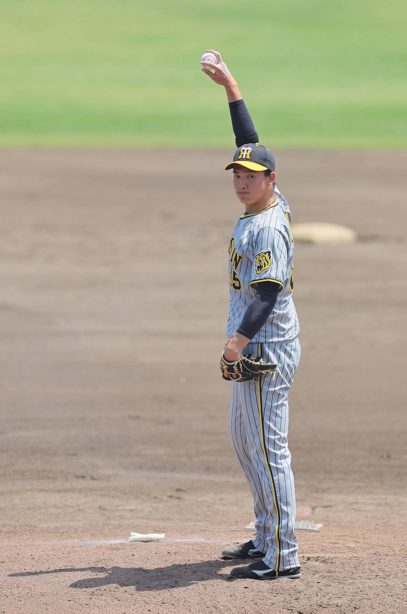 ウエスタン中日対阪神　ウエスタンで登板する湯浅（撮影・上田博志）
