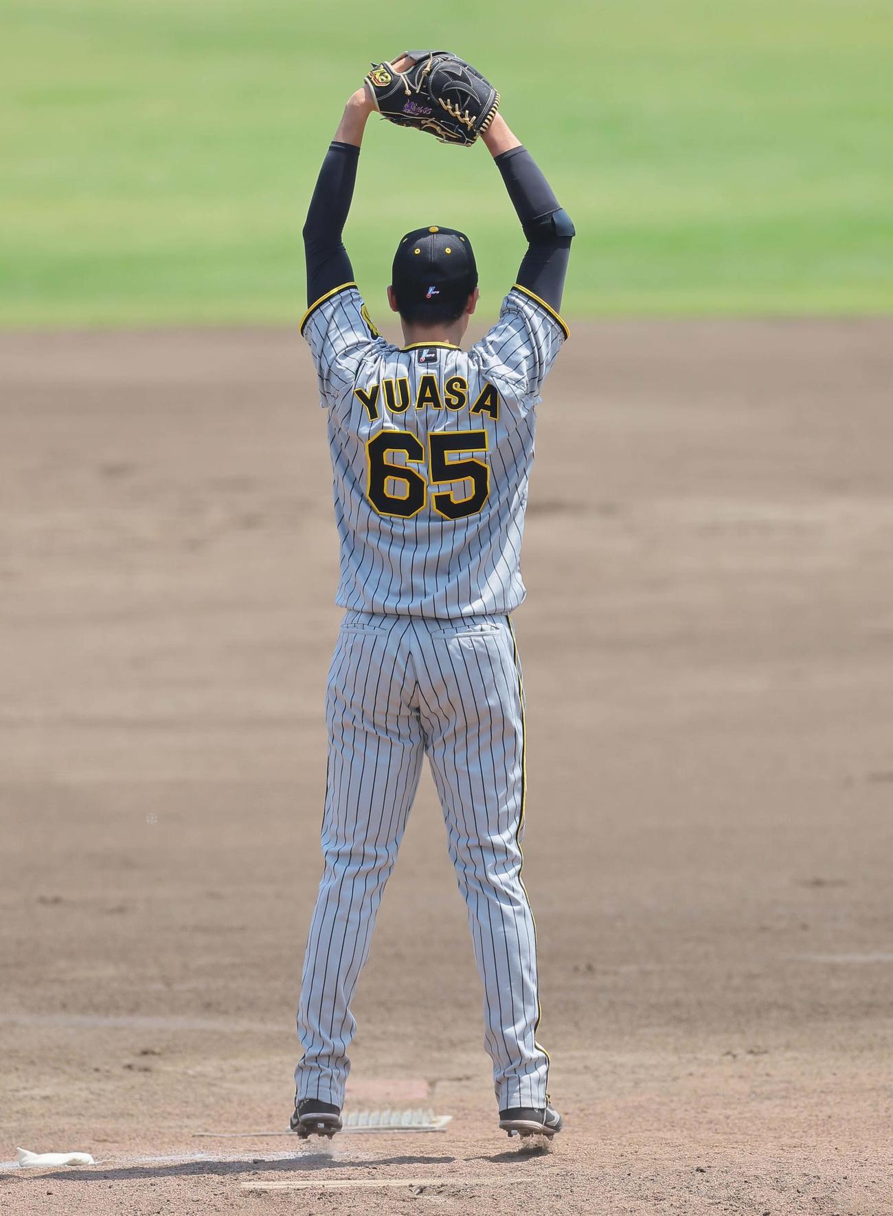 ウエスタン中日対阪神　ウエスタンで登板する湯浅（撮影・上田博志）