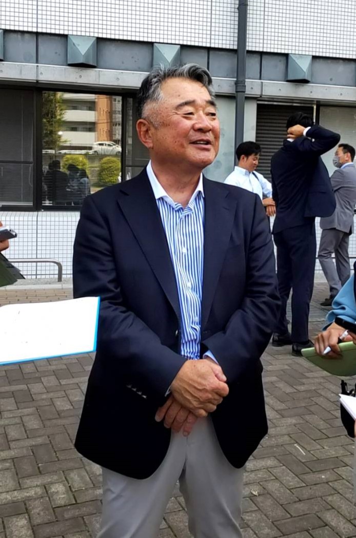 大経大対大商大　優勝を逃し取材に応じる大経大・高代監督（撮影・柏原誠）