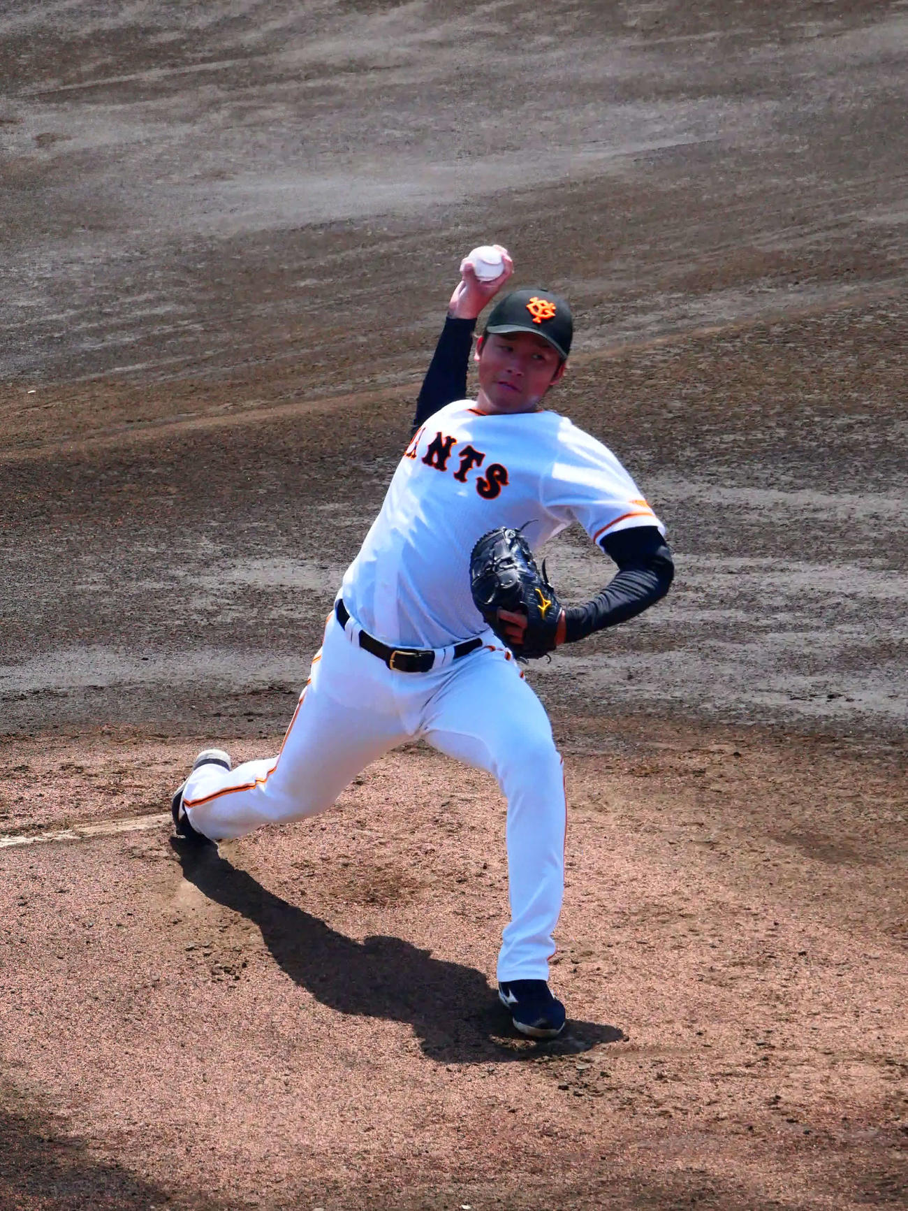 マウンドで力投する巨人堀田（撮影・上田悠太）