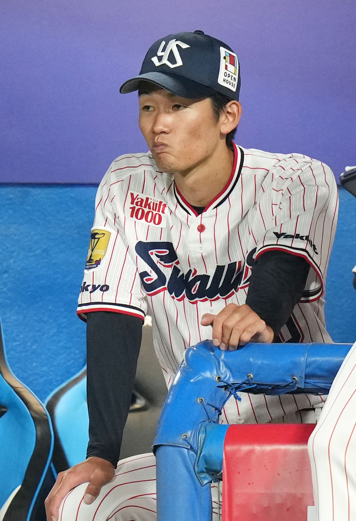 ヤクルト対巨人　5回途中で降板し悔しげな表情を浮かべるヤクルト市川（撮影・横山健太）