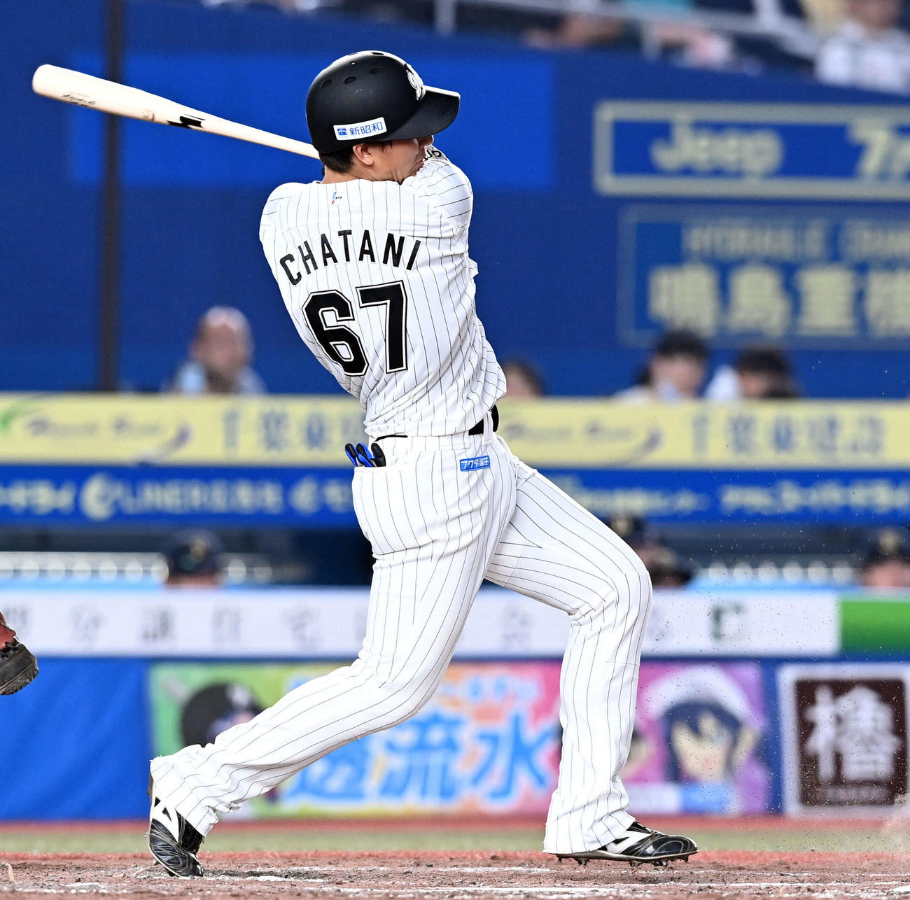 ロッテ対オリックス　5回裏ロッテ2死三塁、左適時二塁打を放つ茶谷（撮影・たえ見朱実）