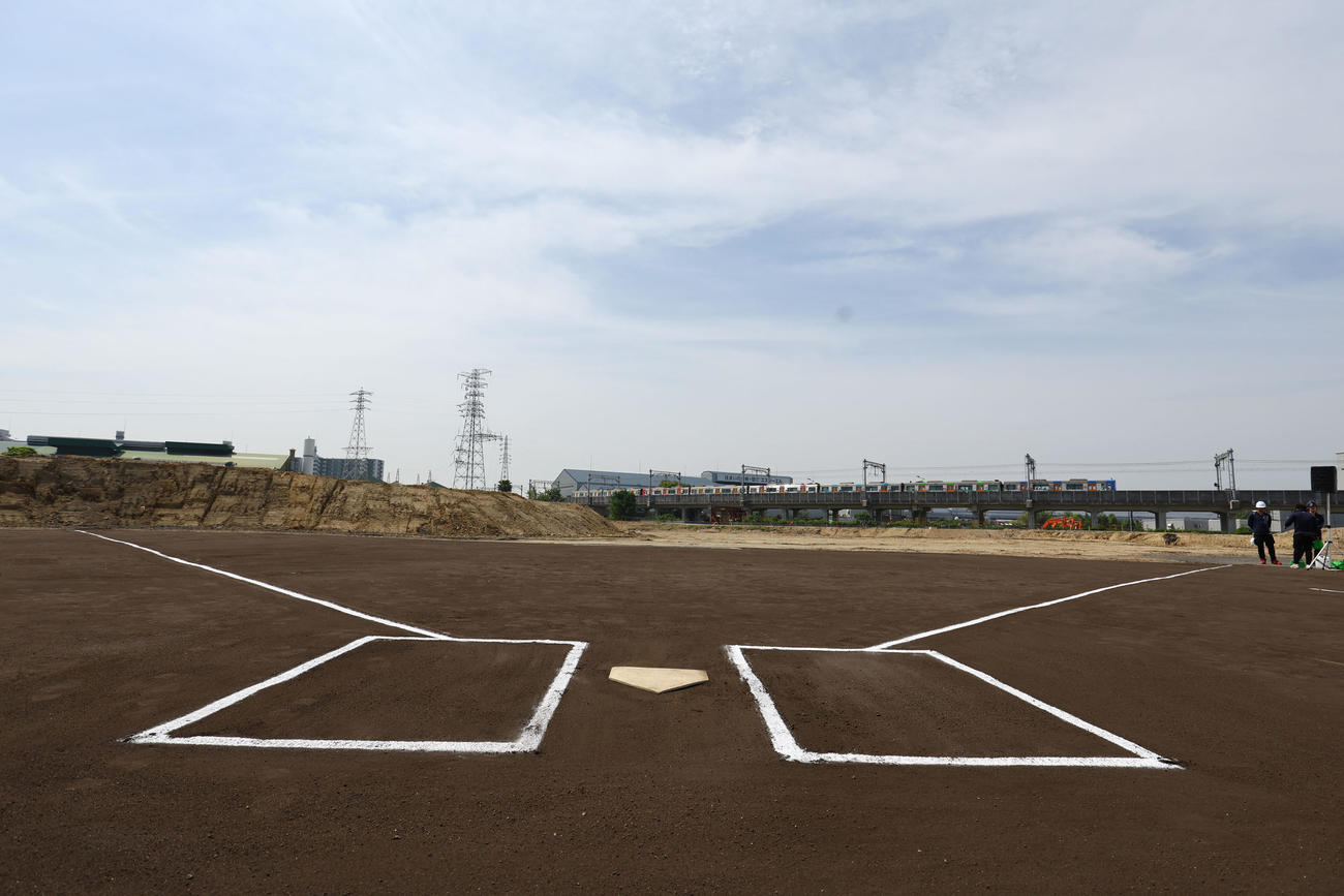 阪神タイガースの二軍施設が移転した際の、新球場のホームベースの場所（撮影・藤尾明華）