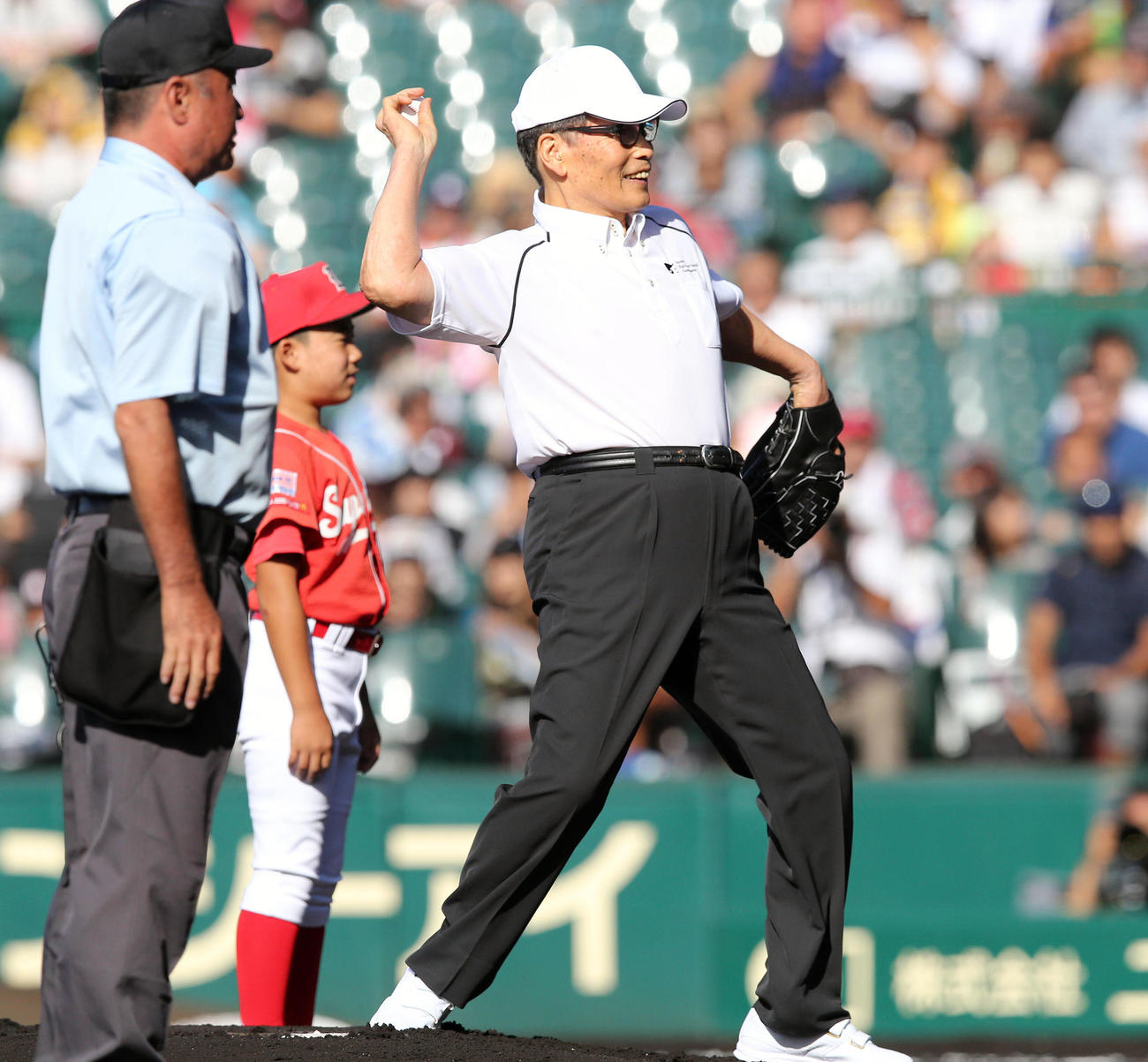 18年、第100回全国高校野球選手権大会で始球式を行った中西太氏