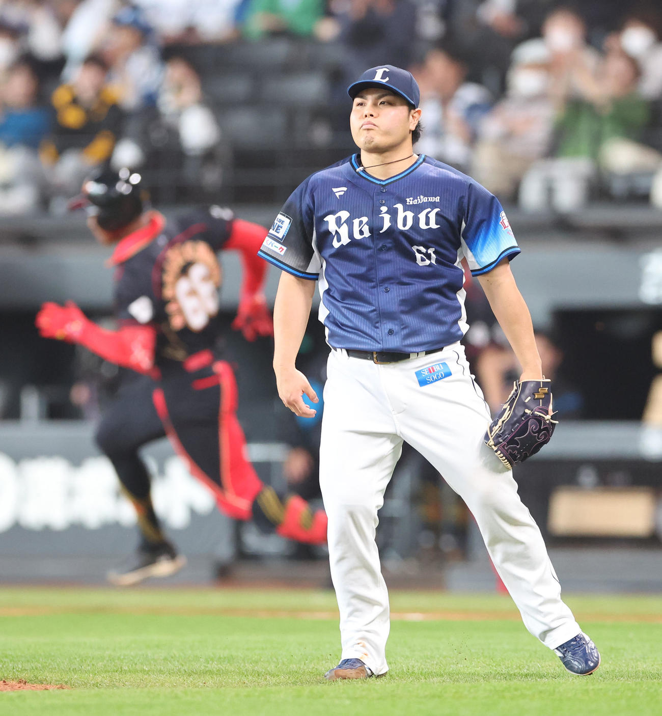 日本ハム対西武　4回裏日本ハム1死満塁、万波に先制となる適時二塁打を浴びる平良（撮影・佐藤翔太）