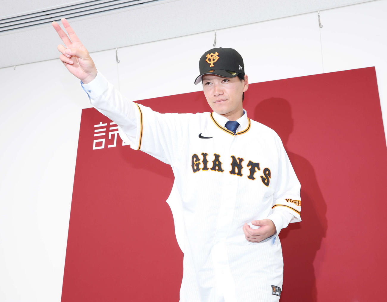 広岡大志との交換トレードで巨人に入団し、投球フォームを披露する鈴木康平（撮影・宮地輝）
