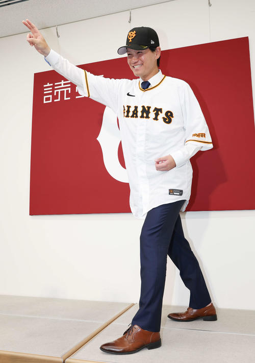 巨人】オリックスからトレード加入の鈴木康平入団会見「腕がちぎれても