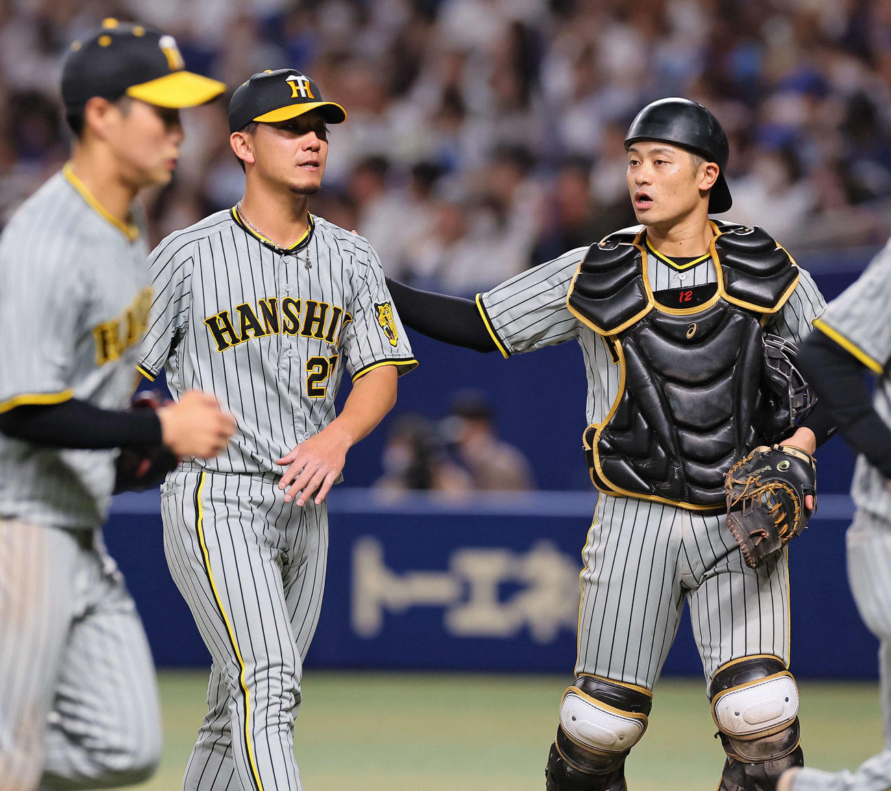 中日対阪神　伊藤将（中央）は6回無失点で降板する（撮影・上田博志）