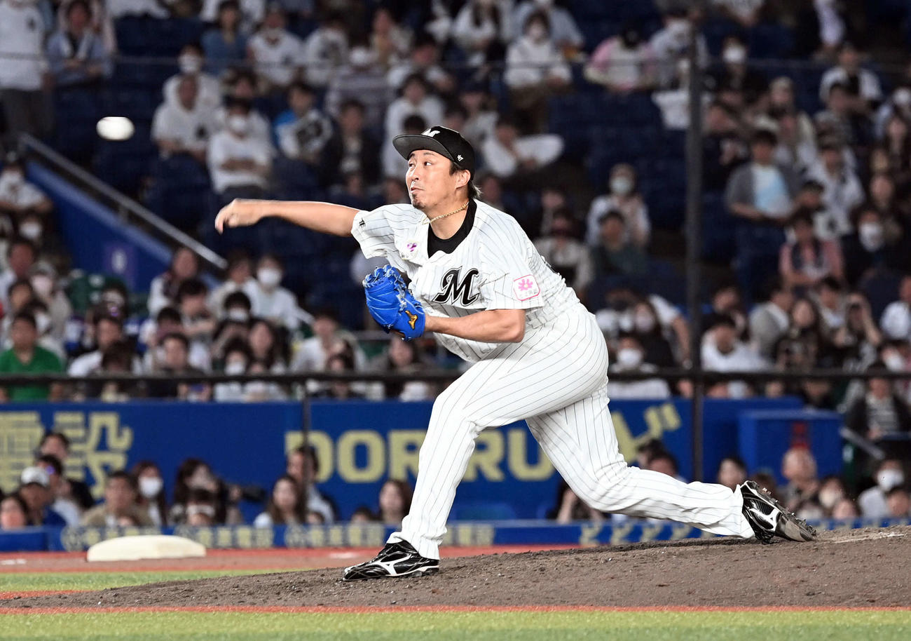 ロッテ対オリックス　9回途中からマウンドに上がったロッテ益田（撮影・たえ見朱実）