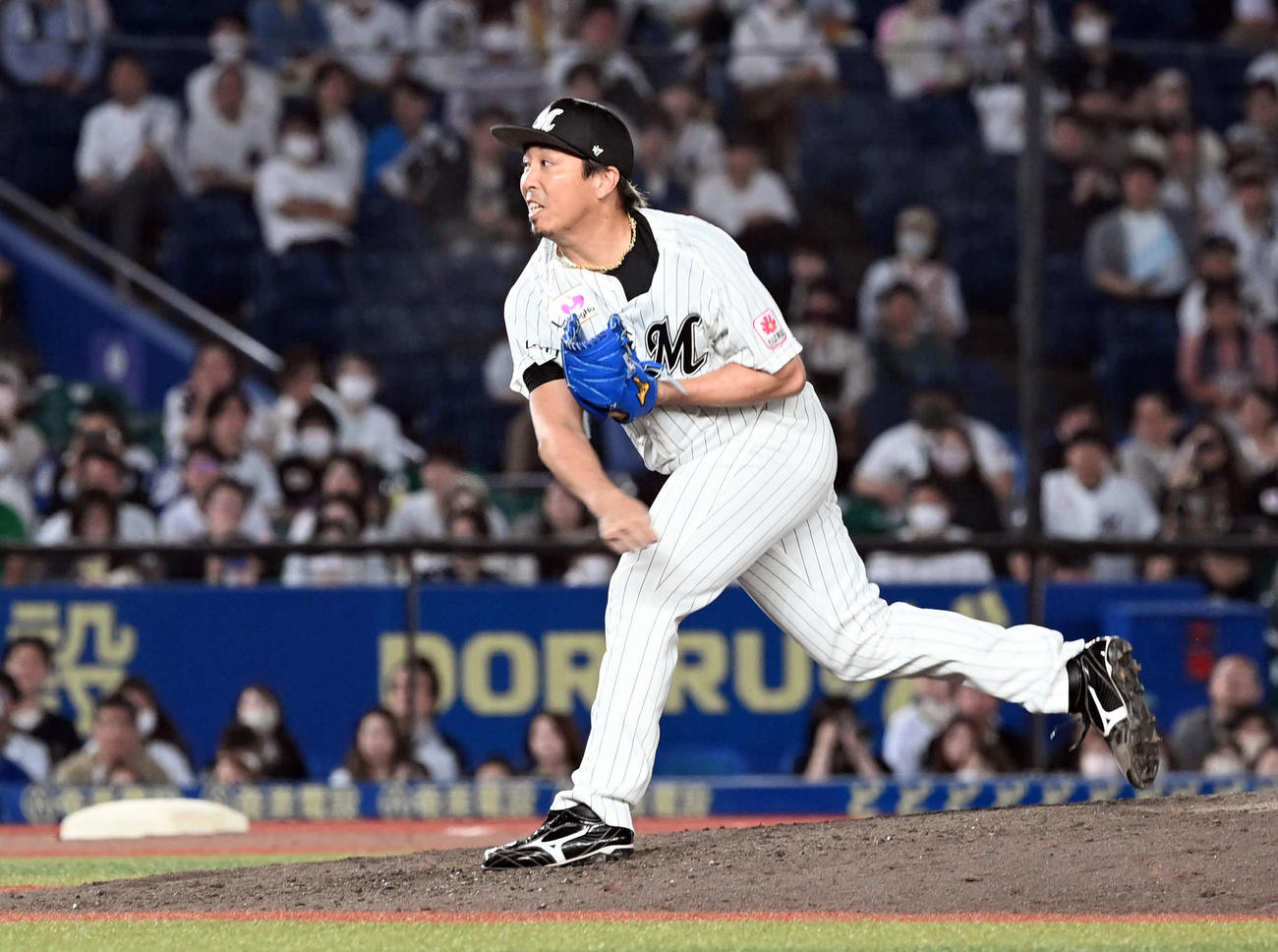 ロッテ対オリックス　9回途中からマウンドに上がったロッテ益田（撮影・たえ見朱実）