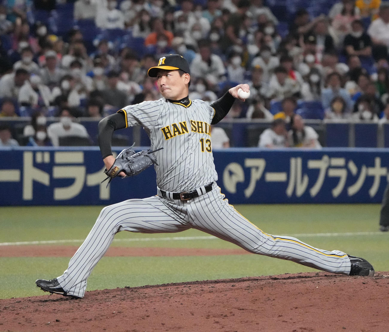 中日対阪神　9回裏、阪神4番手で登板する岩崎（撮影・森本幸一）