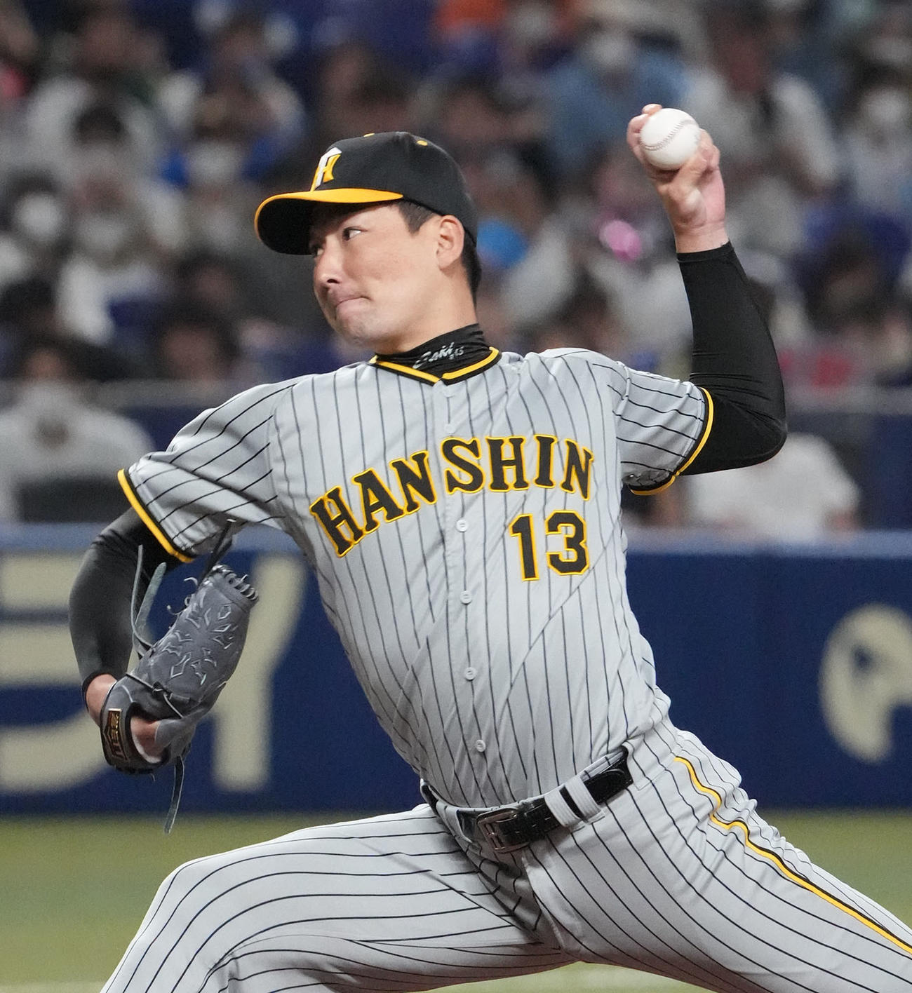 中日対阪神　9回裏、阪神4番手で登板する岩崎（撮影・森本幸一）