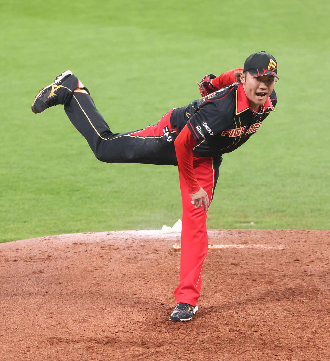 日本ハム対西武　力投する日本ハム先発の伊藤（撮影・佐藤翔太）