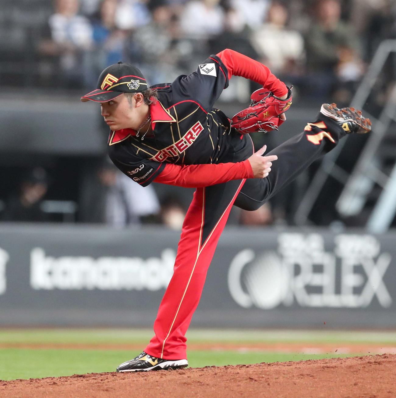 日本ハム対西武　日本ハム先発の伊藤（撮影・黒川智章）