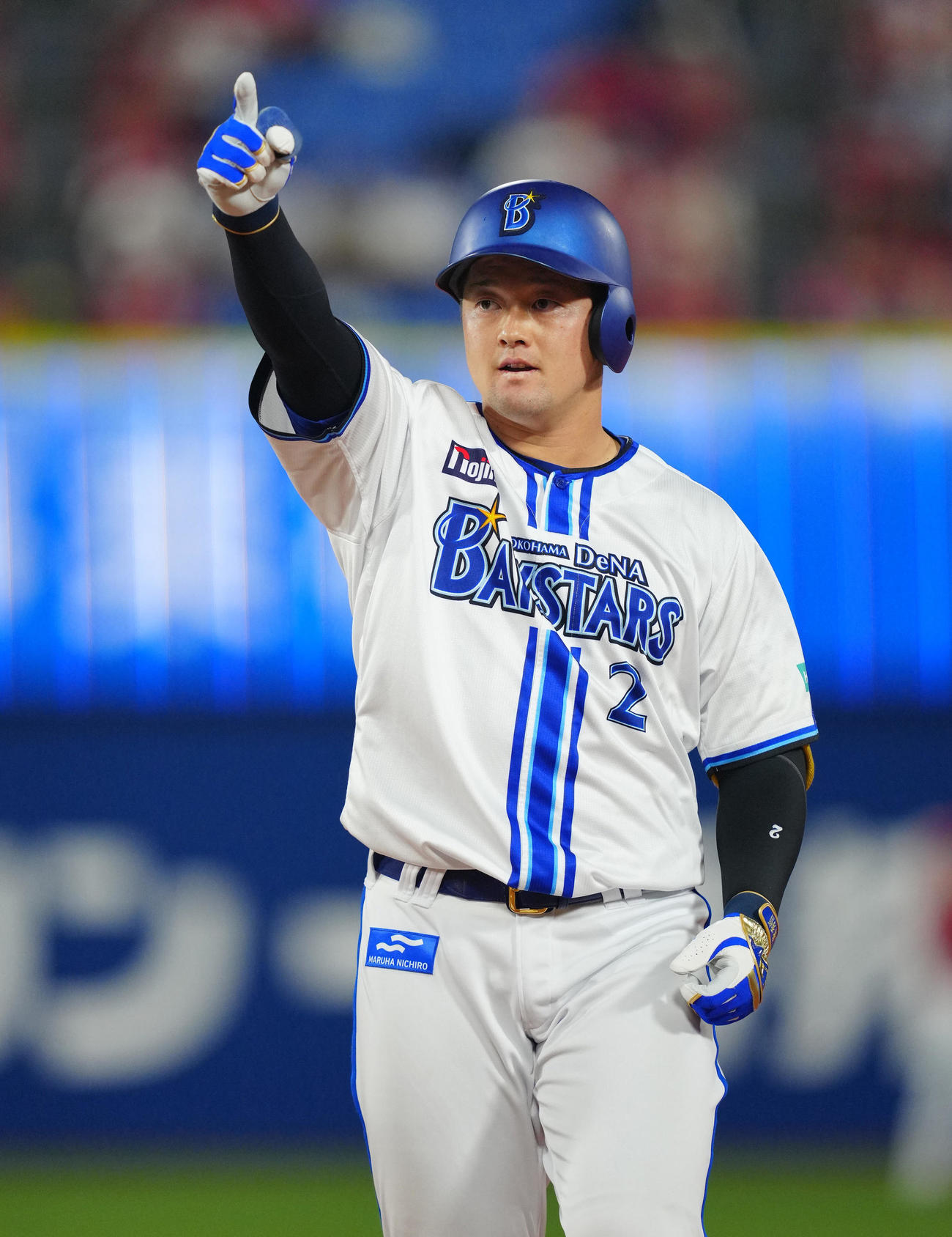 18日、DeNA対広島　6回裏DeNA無死満塁、適時打を放ちポーズを決める牧（撮影・垰建太）