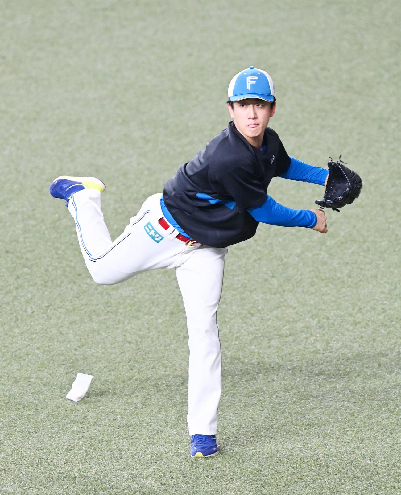 オリックス対日本ハム　キャッチボールを行う北山（撮影・前岡正明）