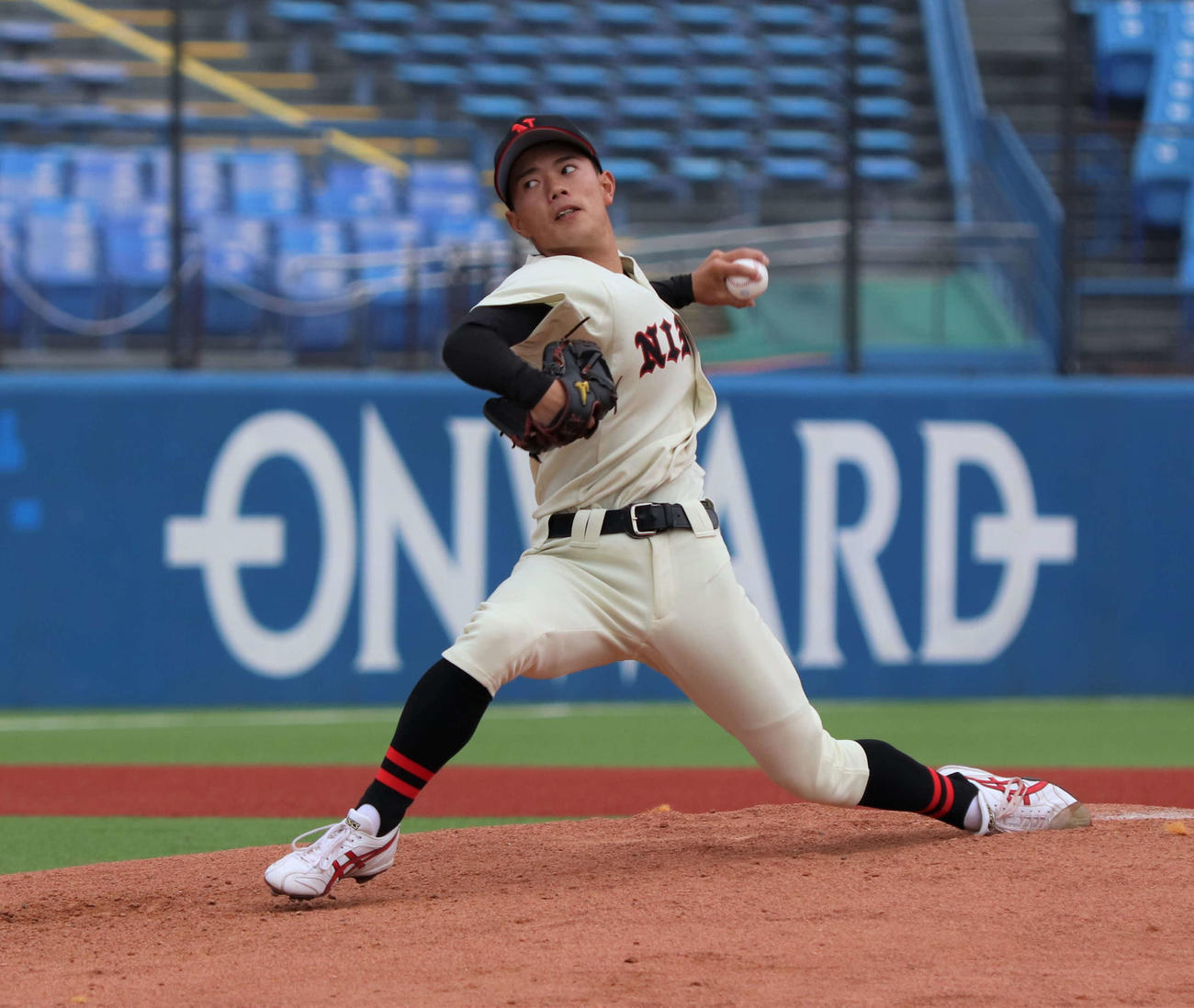 日大対中大　日大先発の坂尾（撮影・黒須亮）