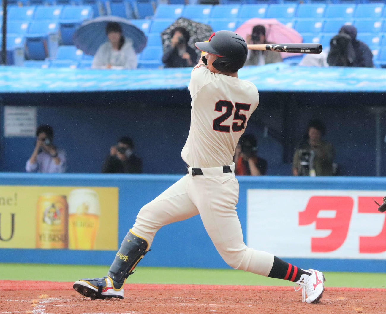 日大対中大　9回表日大2死一塁、代打で登場した村上（撮影・村山玄）