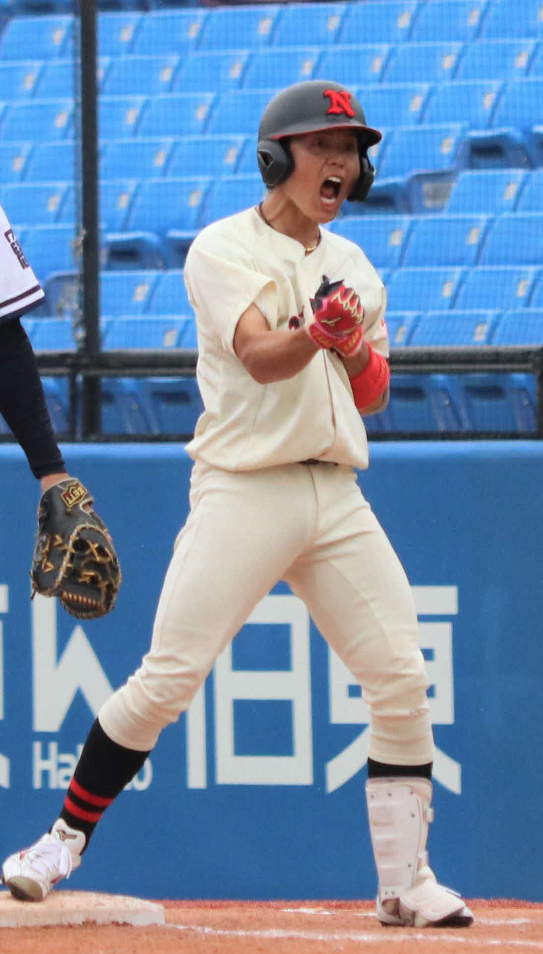 日大対中大　2回表日大1死満塁、左前2点適時打を放った、角田勇（撮影・村山玄）