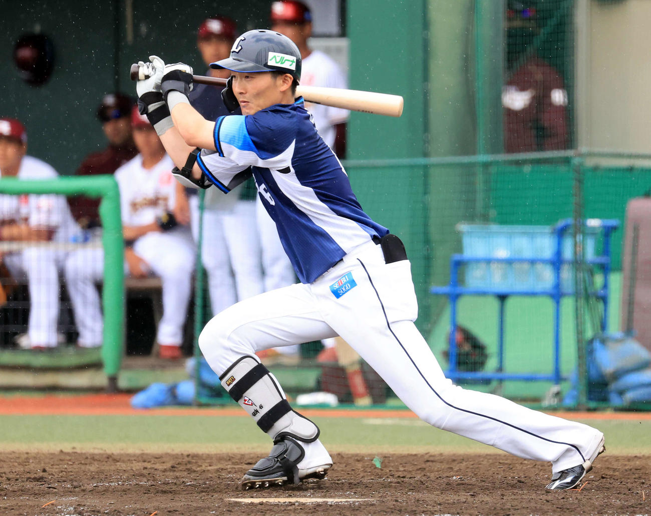 ファーム楽天対西武　5回表西武無死、源田は中前打を放つ（撮影・浅見桂子）