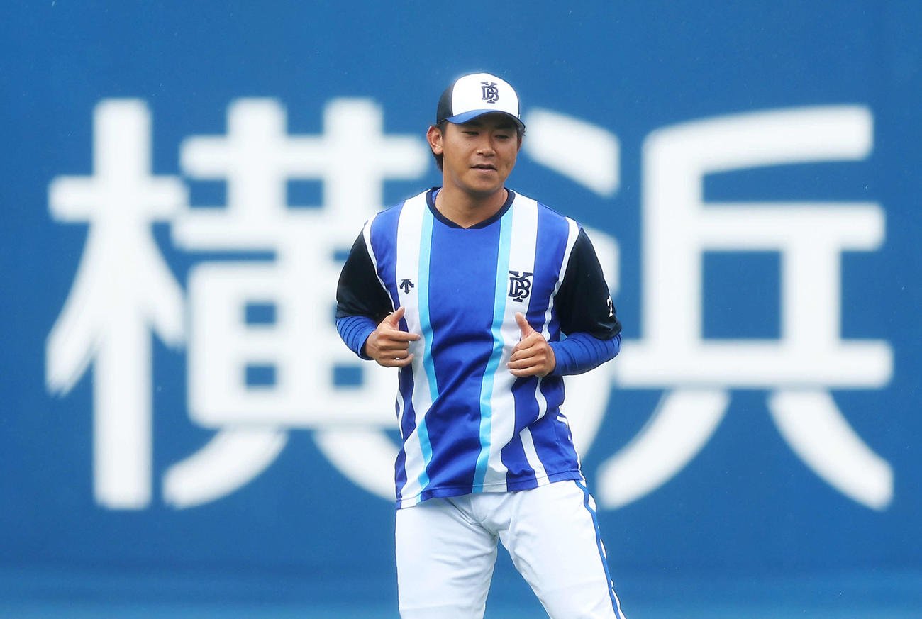 DeNA対ヤクルト　試合前、ウオーミングアップするDeNA今永（撮影・河田真司）