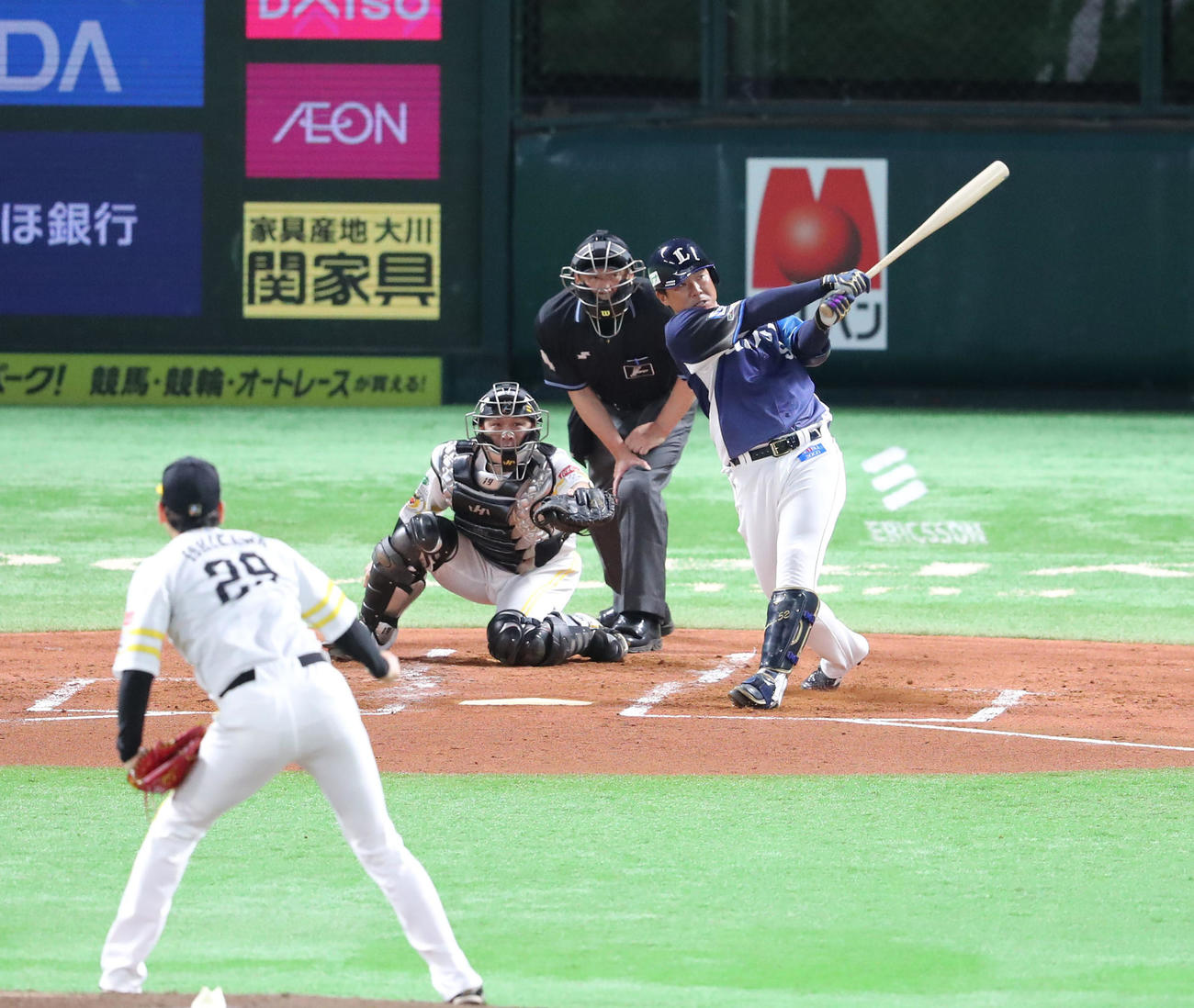 ソフトバンク対西武　2回表西武無死、陽川尚将は左越えに同点本塁打を放つ（撮影・梅根麻紀）