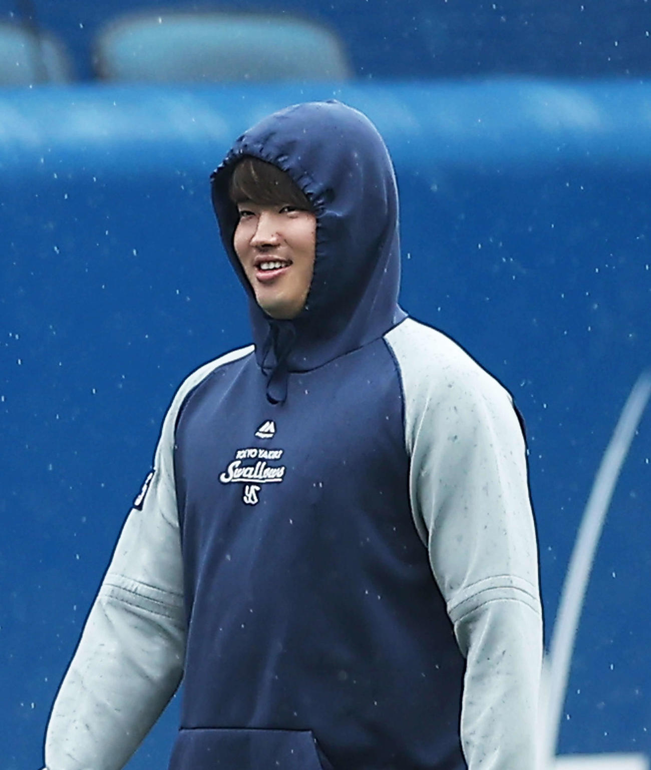 DeNA対ヤクルト　試合前、笑顔を見せるヤクルト村上（撮影・河田真司）