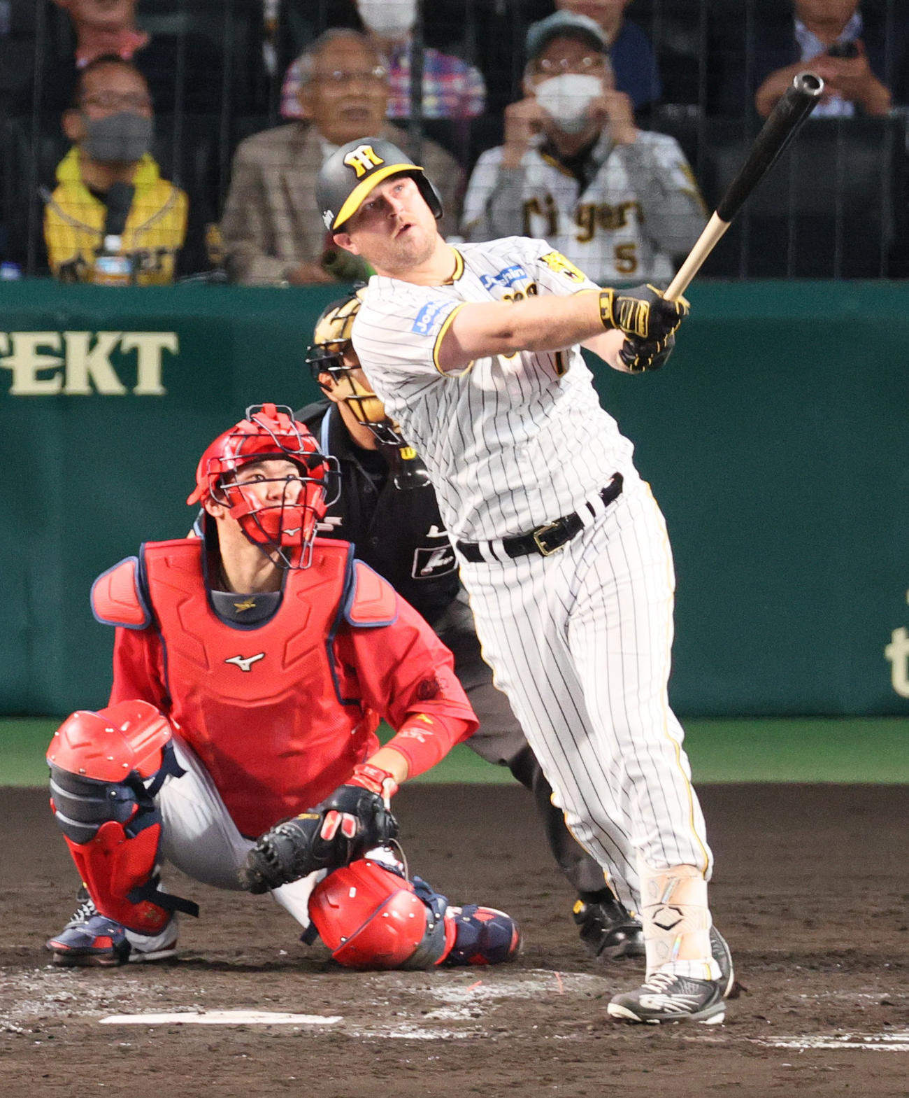 阪神対広島　3回裏広島2死、ノイジーは左越えソロ本塁打を放つ（撮影・上山淳一）