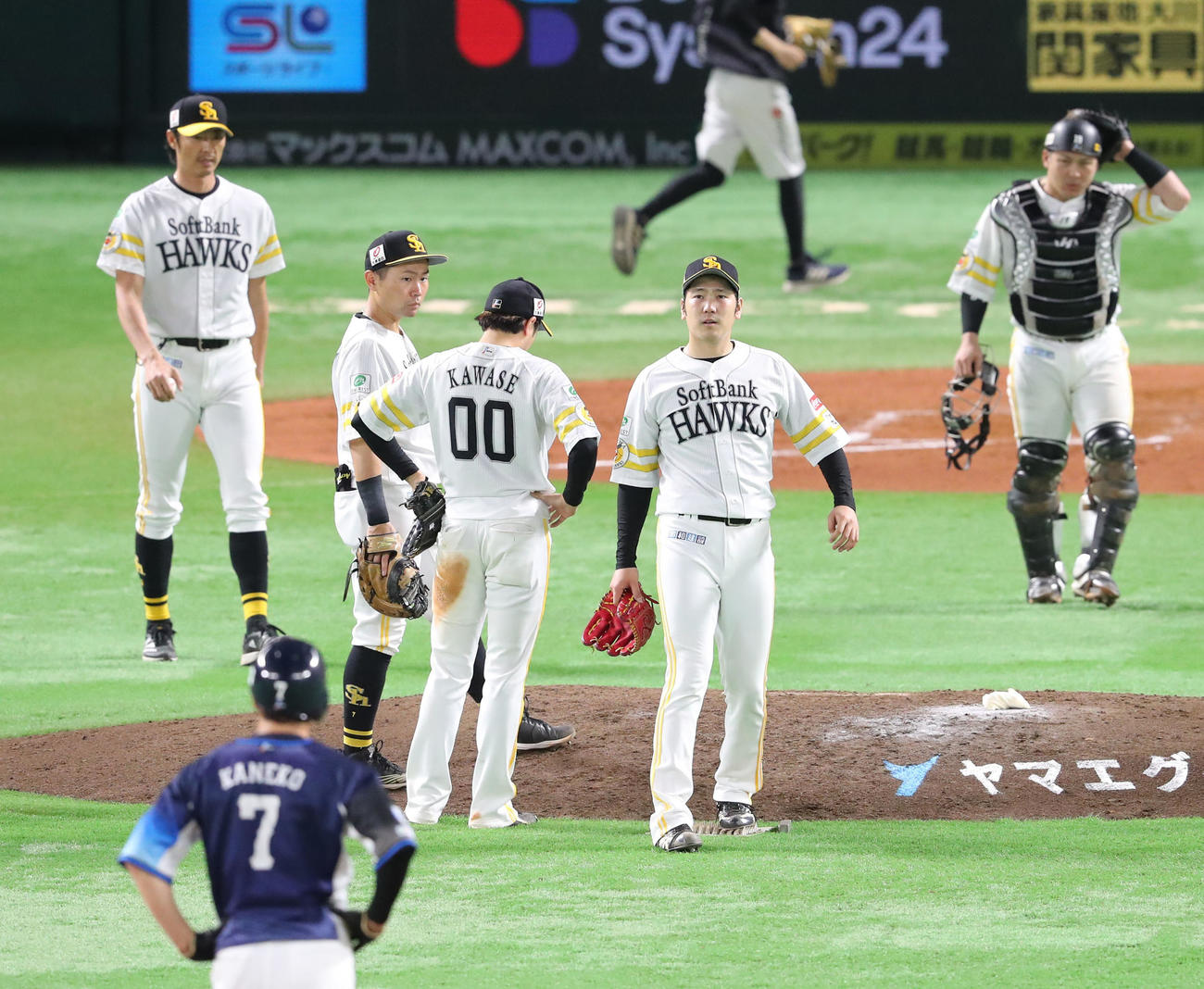 ソフトバンク対西武　8回に失点し途中で降板する石川（撮影・梅根麻紀）