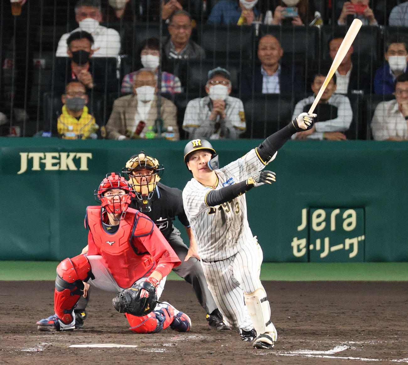 阪神対広島　5回裏阪神無死一、二塁、大山は左中間に同点3点本塁打を放つ（撮影・上山淳一）